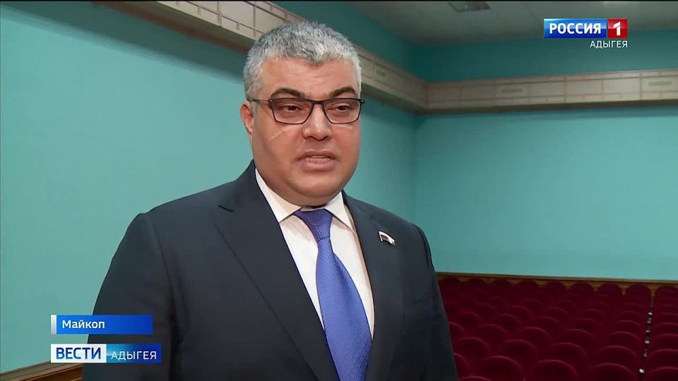 В Майкопе прошла встреча депутата Госдумы, члена фракции ЛДПР Каплана Панеша со студентами Майкопского гуманитарно-технического колледжа АГУ