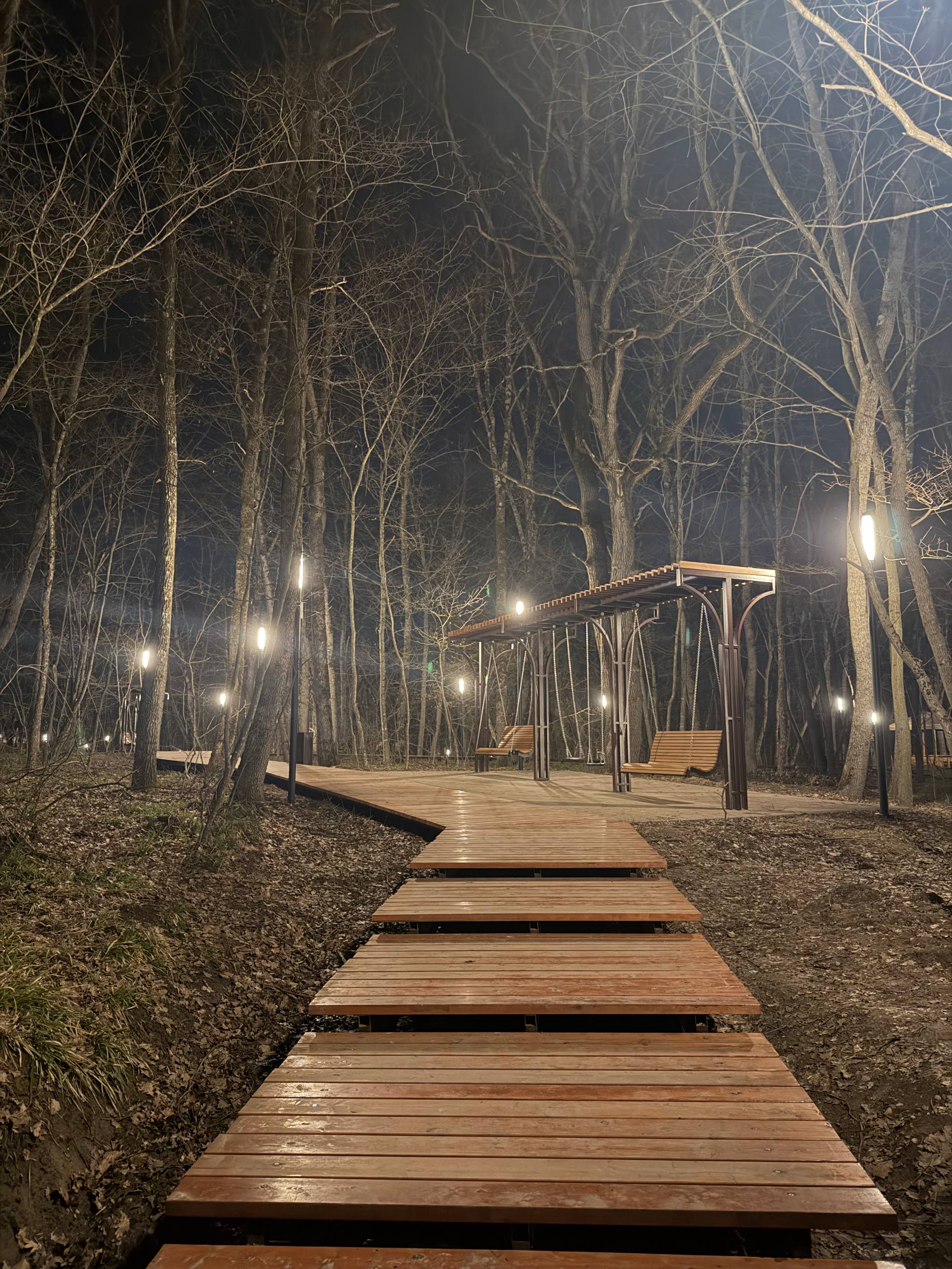 Мурат Кумпилов: Пожалуй, таким немноголюдным «Мэздах» можно увидеть лишь в холодное время года и поздно вечером Мурат Кумпилов: Пожалуй, таким немноголюдным «Мэздах» можно увидеть лишь в холодное время года и поздно вечером