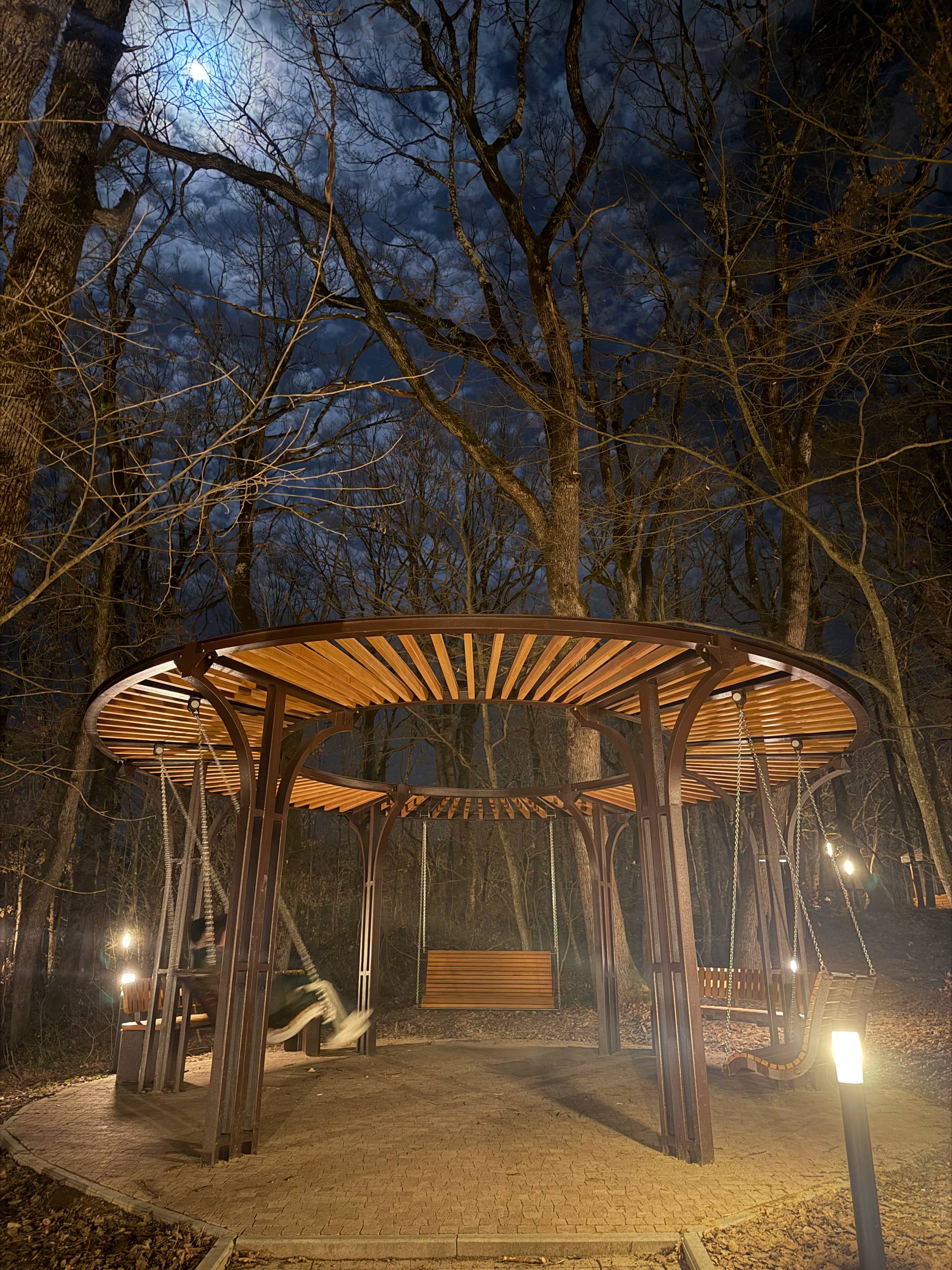 Мурат Кумпилов: Пожалуй, таким немноголюдным «Мэздах» можно увидеть лишь в холодное время года и поздно вечером Мурат Кумпилов: Пожалуй, таким немноголюдным «Мэздах» можно увидеть лишь в холодное время года и поздно вечером