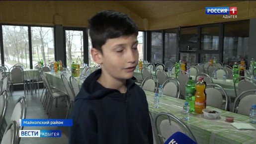 Чтобы поддержать верующих в месяц Рамадан, в мечетях Адыгеи проходит ифтары - коллективные разговения