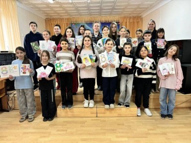 Автоинспекторы напомнили юным художникам правила дорожной безопасности