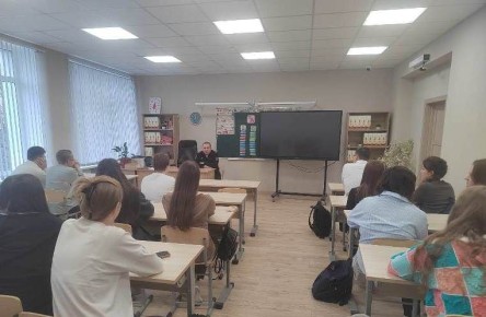 Руководитель экспертно-криминалистического центра МВД по Республике Адыгея провел урок для учащихся полицейского класса