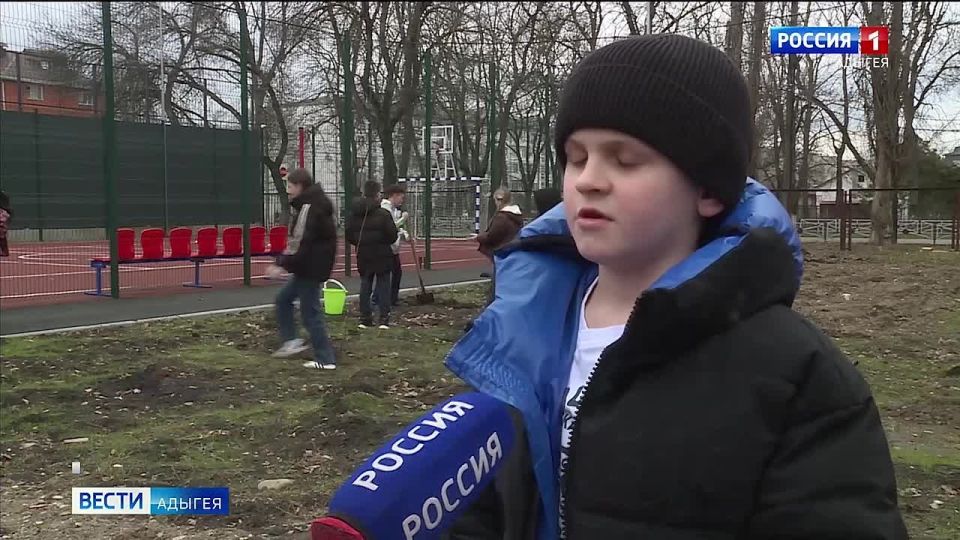 В СШ №7 Майкопа прошла патриотическая акция, посвящённая Международному женскому дню