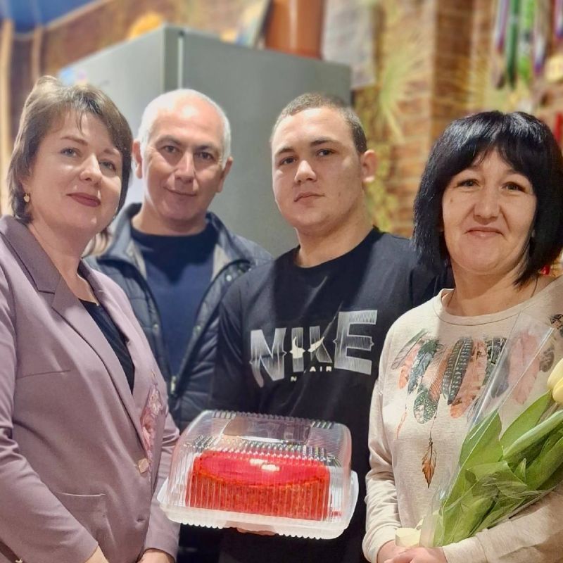 #окей_разное. В преддверии Международного женского дня региональный координатор партийного проекта «Крепкая семья» Евгения Дьячкова вместе с депутатом Государственного Совета - Хасэ Республики Адыгея Азаматом Пчихачевым...