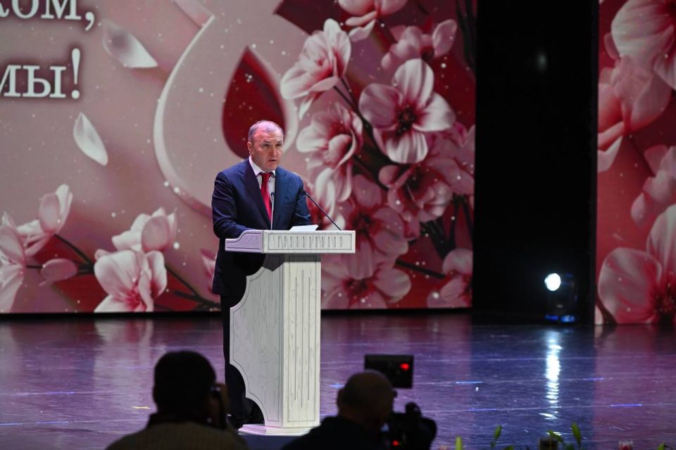 Глава Адыгеи поздравил жительниц республики с Международным женским днём