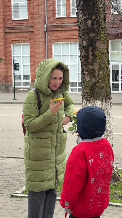 Мурат Кумпилов: Международный женский день всегда наполнен особым теплом, вниманием и ароматом первых весенних цветов