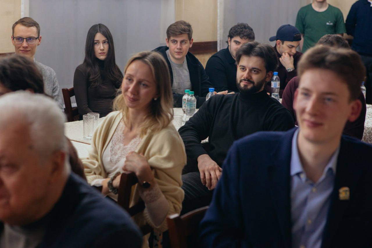 Сообщество выпускников АГУ и РЕМШ будет участвовать в реализации значимых для Адыгеи проектов Сообщество выпускников АГУ и РЕМШ будет участвовать в реализации значимых для Адыгеи проектов