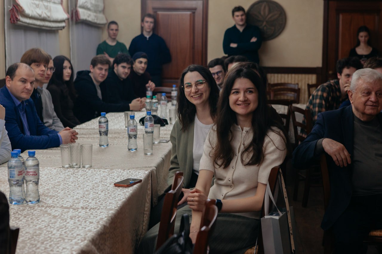 Сообщество выпускников АГУ и РЕМШ будет участвовать в реализации значимых для Адыгеи проектов Сообщество выпускников АГУ и РЕМШ будет участвовать в реализации значимых для Адыгеи проектов