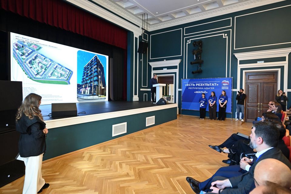 Геннадий Митрофанов: Принял участие в работе круглого стола, посвящённого развитию жилищного строительства, дорожной инфраструктуры и модернизации ЖКХ