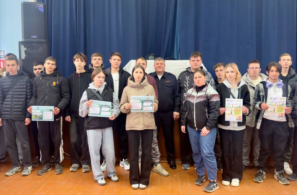 Студенты Майкопского политехнического техникума встретились с начальником Госавтоинспекции по г. Майкопу