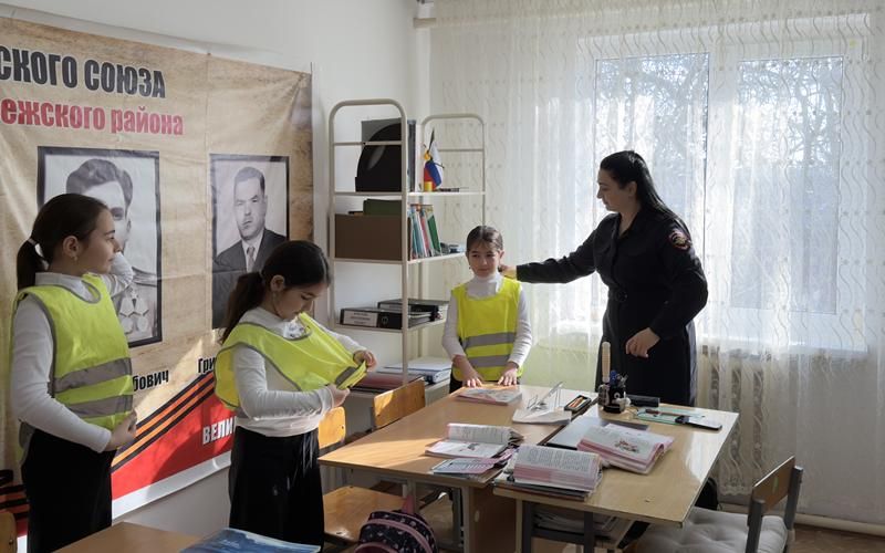 В Теучежском районе госавтоинспекторы призвали школьников к безопасности на дорогах