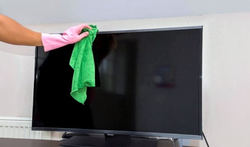 Как правильно ухаживать за экранами: секреты и запреты