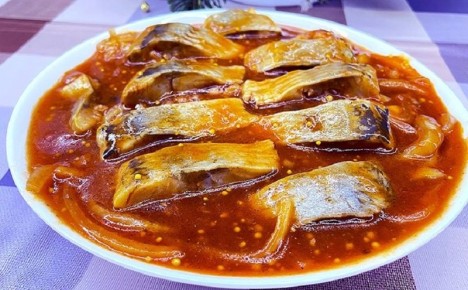 Секреты домашнего маринования сельди: как превратить простую закуску в гастрономический шедевр