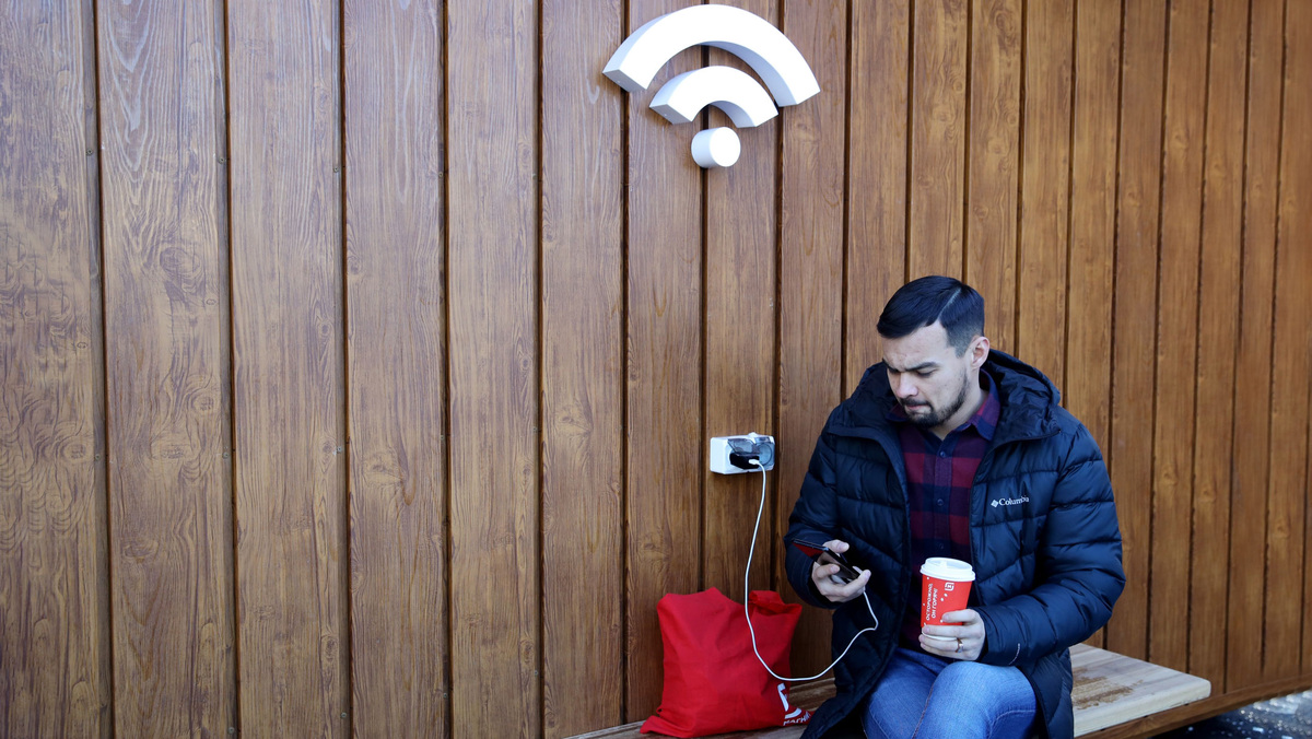 Депутат Нилов предупреждает об угрозах при отправке служебной информации в мессенджерах