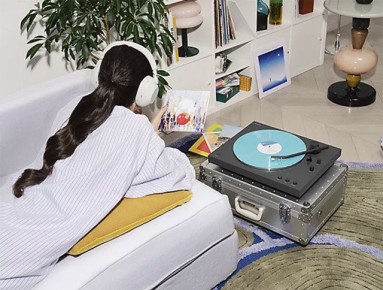 Sony представила новые Bluetooth-проигрыватели винила