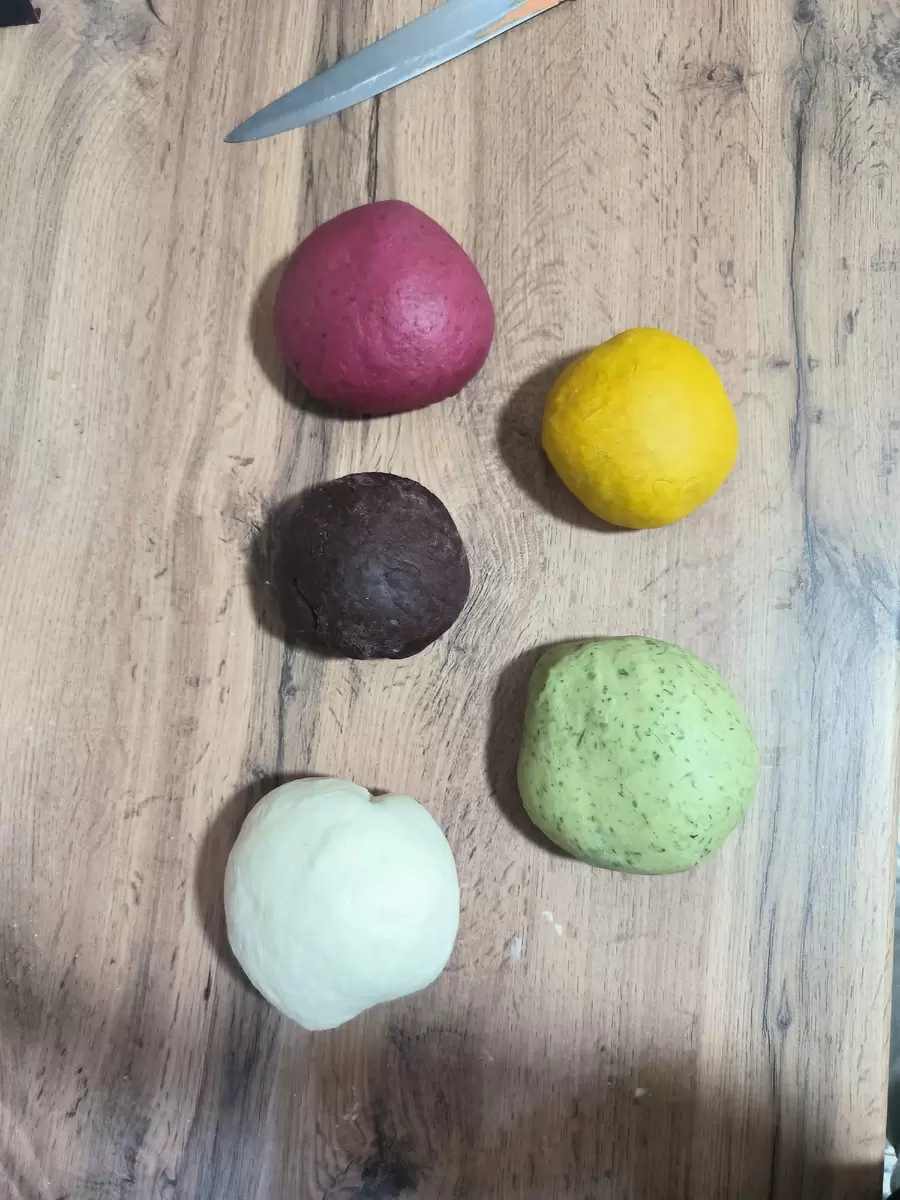 Разноцветное тесто для пельменей