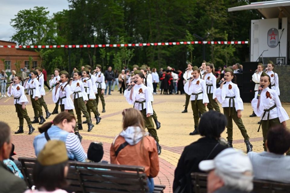 ����� 400 ����������� ������ � ������ � 81-� ��������� ������ � ������� ������������� �����