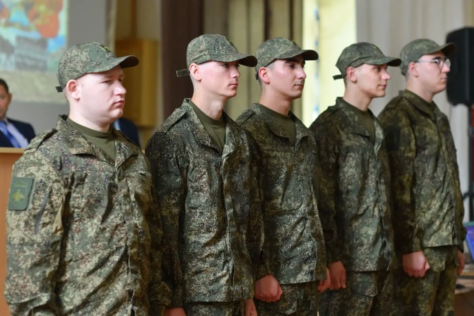 В Майкопе прошла торжественная отправка призывников В Майкопе прошла торжественная отправка призывников