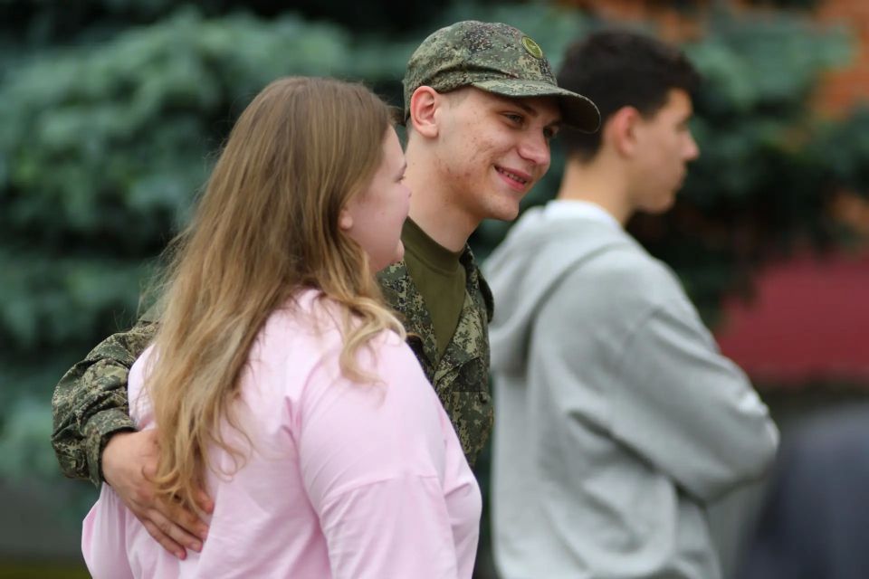 В Майкопе прошла торжественная отправка призывников В Майкопе прошла торжественная отправка призывников