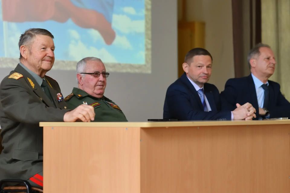 В Майкопе прошла торжественная отправка призывников В Майкопе прошла торжественная отправка призывников