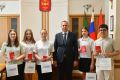 Сегодня вместе с председателем Горсовета Азметом Джаримоком вручили первые паспорта гражданина России десяти юным майкопчанам