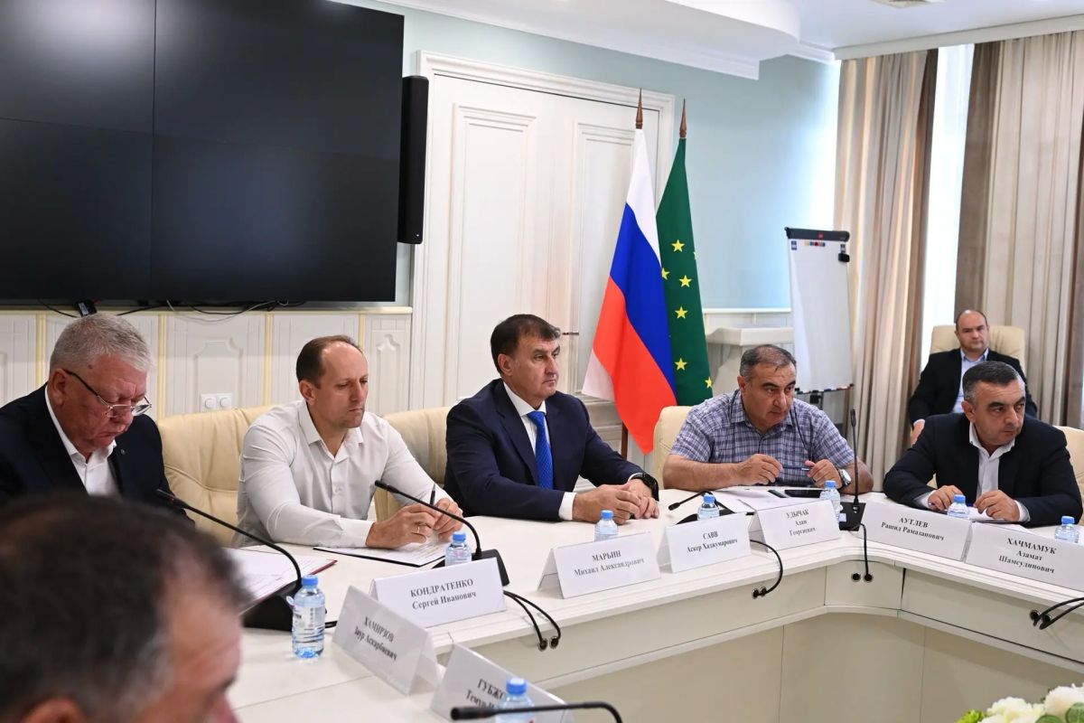 Мурат Кумпилов: Провел оперативное совещание по ситуации на региональном рынке нефтепродуктов Мурат Кумпилов: Провел оперативное совещание по ситуации на региональном рынке нефтепродуктов