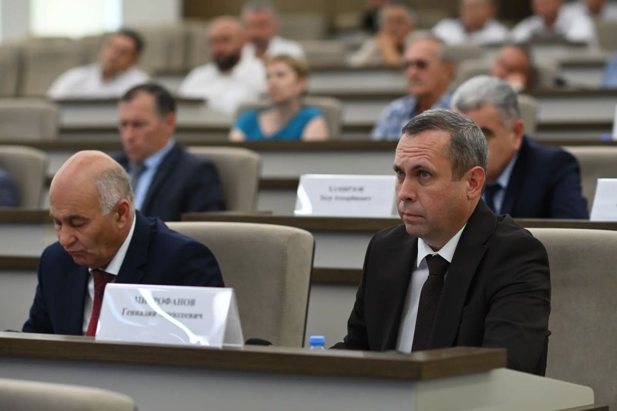 Глава Адыгеи провёл совещание по вопросам подготовки объектов ЖКХ к отопительному периоду Глава Адыгеи провёл совещание по вопросам подготовки объектов ЖКХ к отопительному периоду