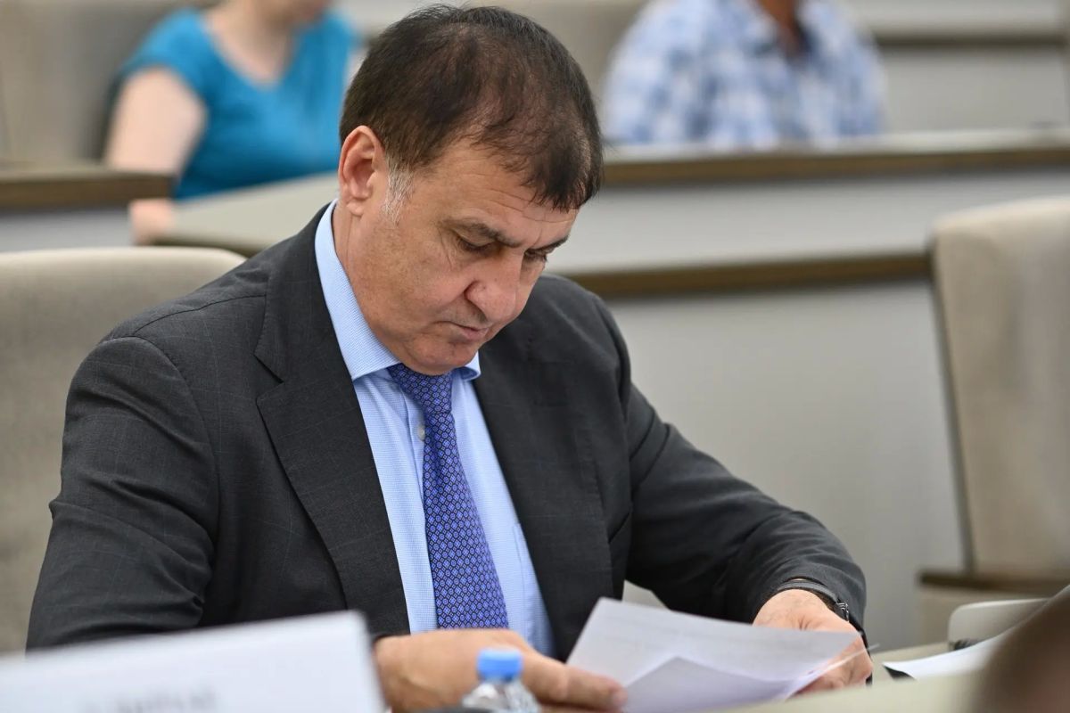 Глава Адыгеи провёл совещание по вопросам подготовки объектов ЖКХ к отопительному периоду Глава Адыгеи провёл совещание по вопросам подготовки объектов ЖКХ к отопительному периоду