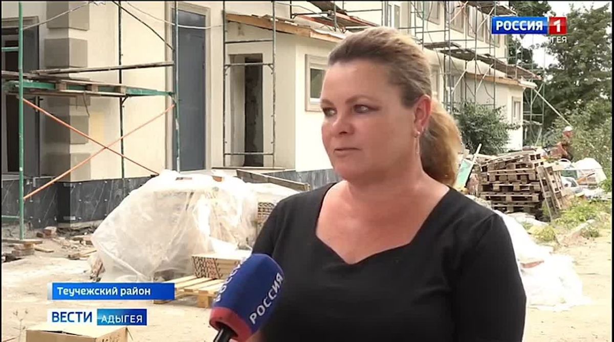 В поселке городского типа Тлюстенхабль Теучежского района в рамках нацпроекта «Семья» идет капитальный ремонт детского сада №2. Уже полностью завершены работы по обновлению инженерных коммуникаций и крыши