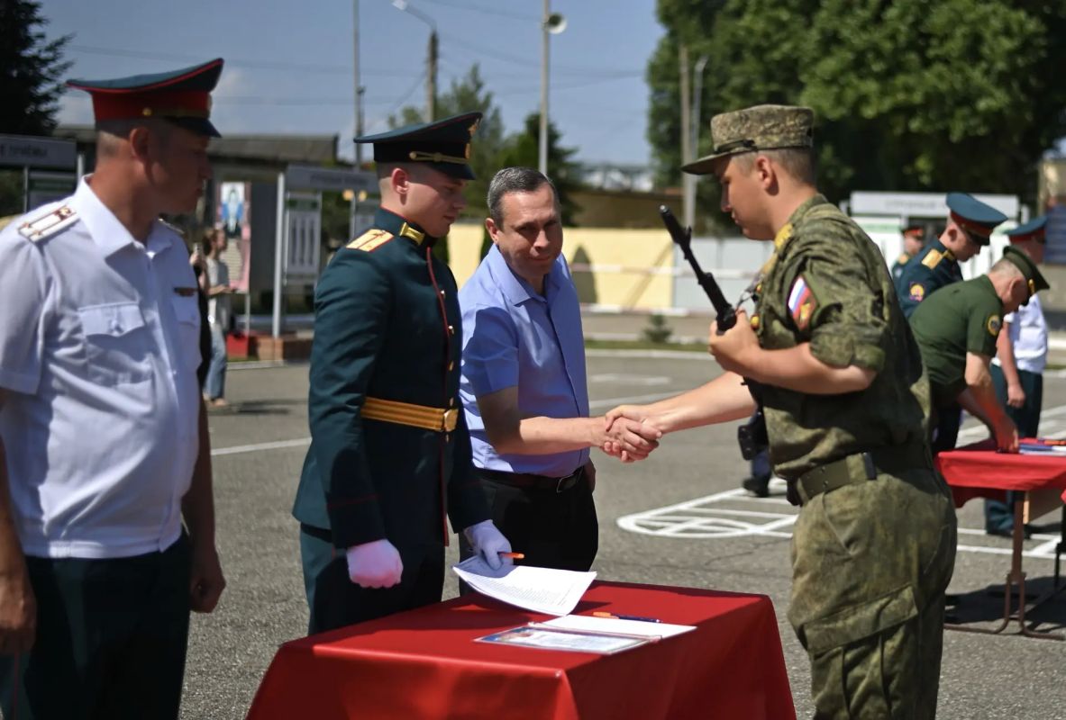 Более 200 курсантов военно-учебного центра ДГТУ приняли присягу в Майкопе Более 200 курсантов военно-учебного центра ДГТУ приняли присягу в Майкопе