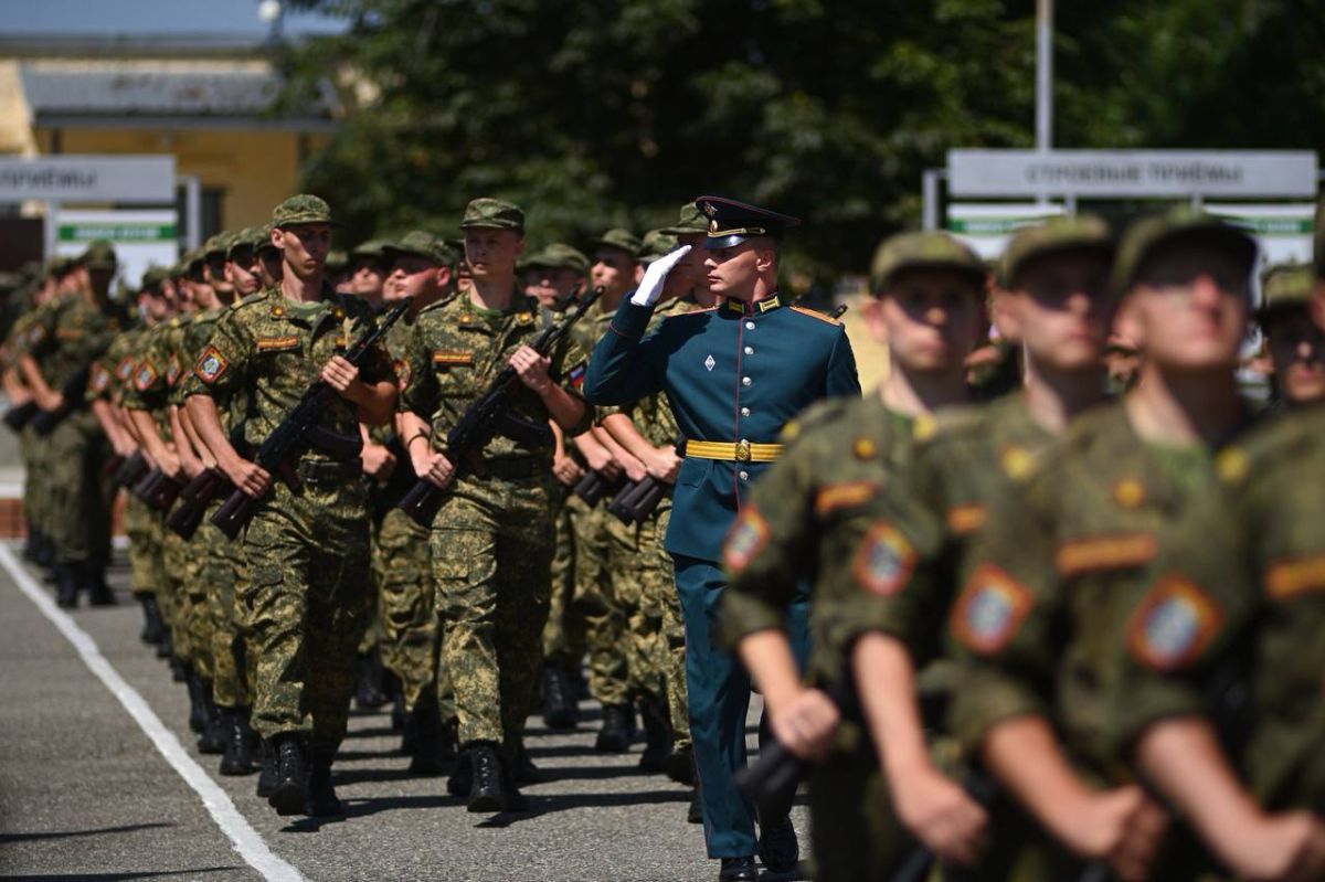 Более 200 курсантов военно-учебного центра ДГТУ приняли присягу в Майкопе Более 200 курсантов военно-учебного центра ДГТУ приняли присягу в Майкопе