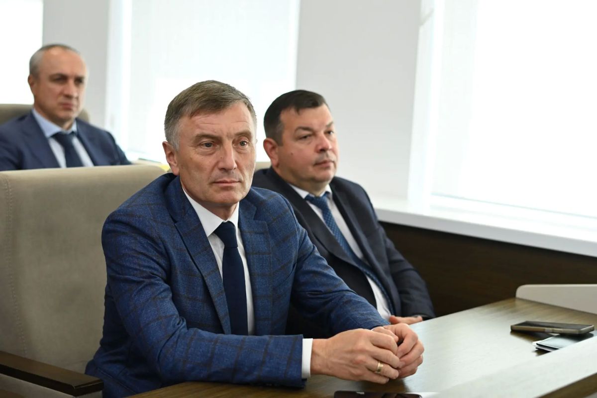 В Адыгее принимаются меры по повышению престижа профессии учителя В Адыгее принимаются меры по повышению престижа профессии учителя