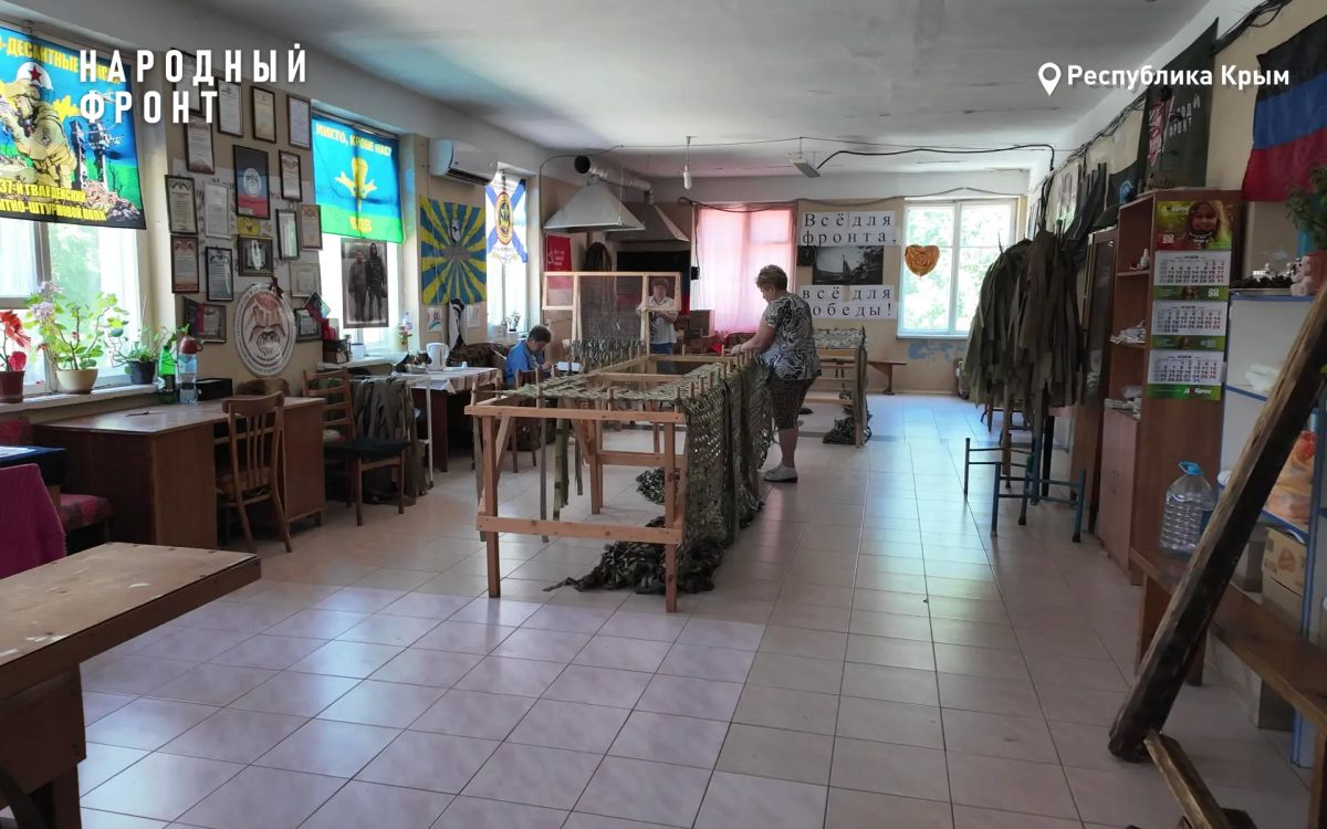 От Адыгеи до Крыма: бабушки, женщины и даже школьники сплели десятки тысяч маскировочных сетей для бойцов От Адыгеи до Крыма: бабушки, женщины и даже школьники сплели десятки тысяч маскировочных сетей для бойцов