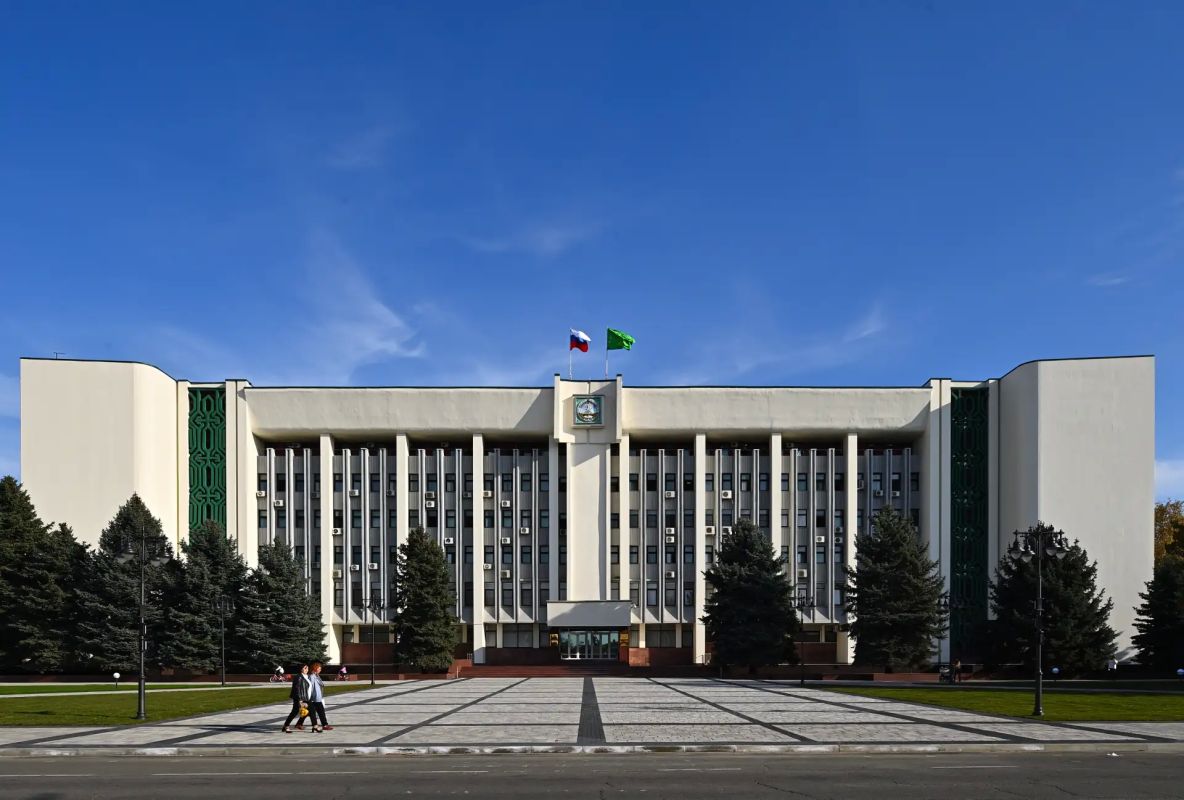 Мурат Кумпилов: Сегодня в соответствии с Конституцией Республики Адыгея на заседании Государственного Совета – Хасэ РА представляю отчет об итогах работы Кабинета министров региона за 2025 год