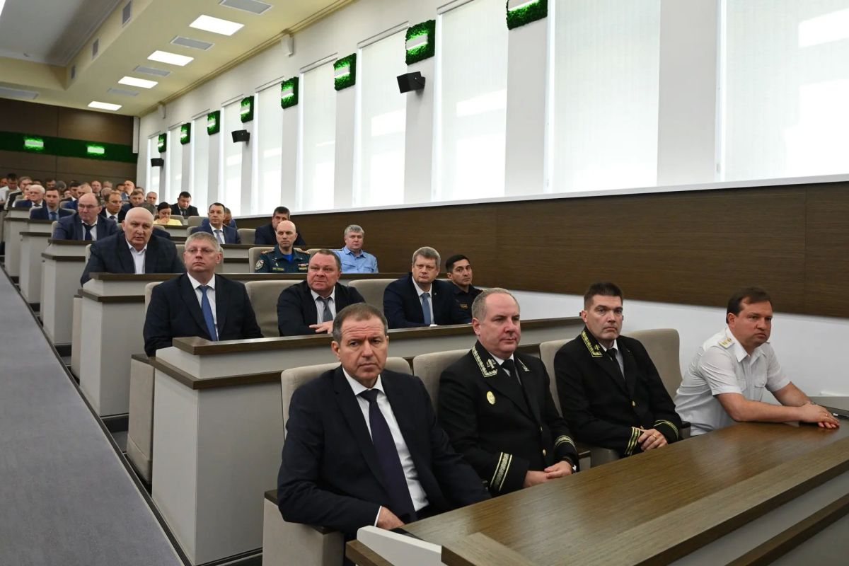 Мурат Кумпилов: Отчет перед депутатами республиканского парламента я начал с самых главных направлений 2025 года, который прошел под знаком 80-летия Великой Победы и был объявлен Президентом России Годом защитника Отечества Мурат Кумпилов: Отчет перед депутатами республиканского парламента я начал с самых главных направлений 2025 года, который прошел под знаком 80-летия Великой Победы и был объявлен Президентом России Годом защитника Отечества
