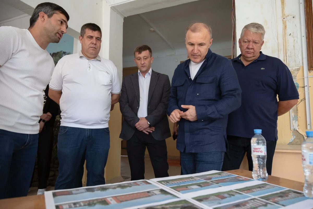 Мурат Кумпилов: В Гиагинском районе республики посетил модернизируемую школу № 3 ст. Гиагинской Мурат Кумпилов: В Гиагинском районе республики посетил модернизируемую школу № 3 ст. Гиагинской