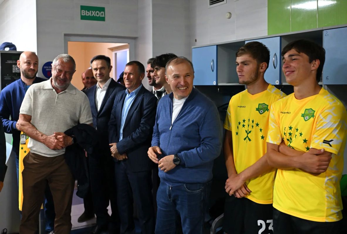 Мурат Кумпилов: После матча пообщался с футболистами и тренерами «Дружбы» Мурат Кумпилов: После матча пообщался с футболистами и тренерами «Дружбы»