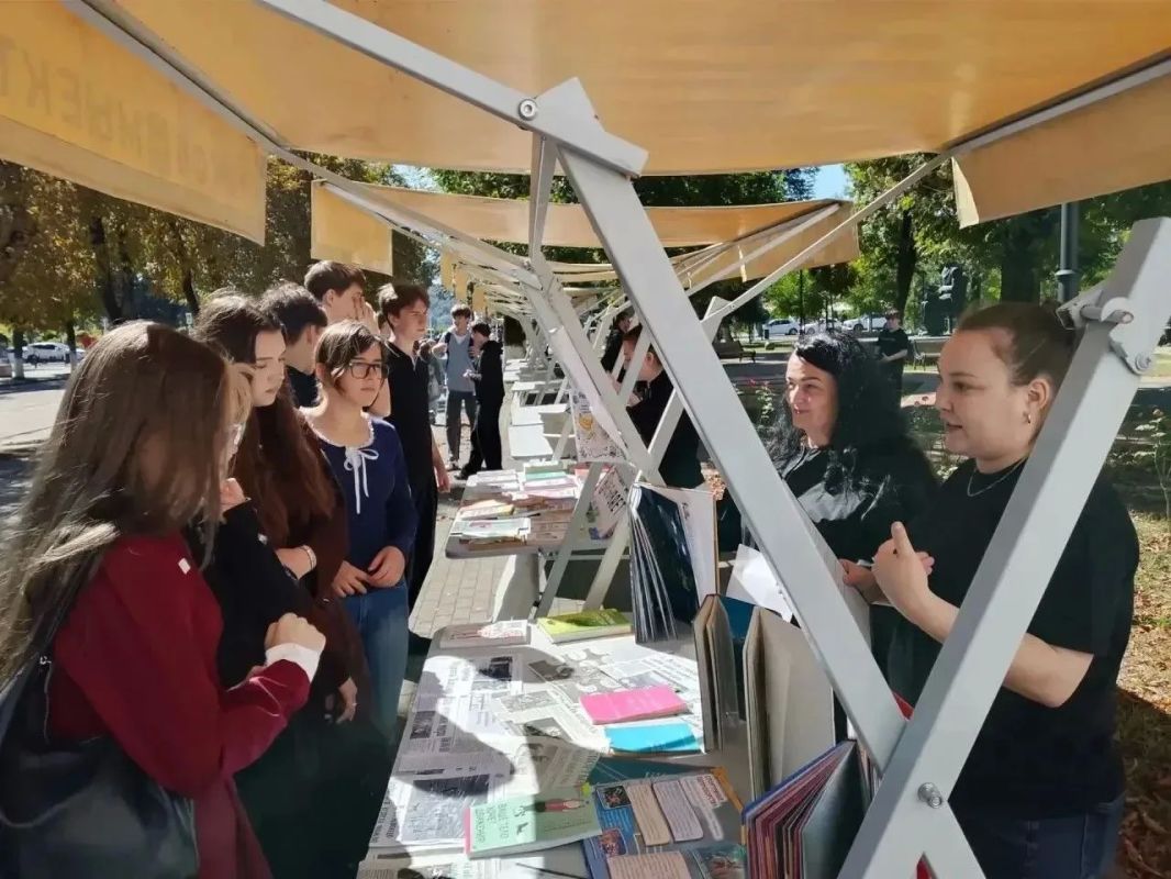 Адыгейская республиканская юношеская библиотека провела акцию «Наш выбор — здоровье!» Адыгейская республиканская юношеская библиотека провела акцию «Наш выбор — здоровье!»