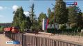 В горпарке Майкопа на центральном входе устанавливают флагштоки, на которых будут развиваться государственные флаги России и Адыгеи