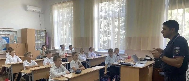 В Тахтамукайском районе полицейские пообщались со школьниками на тему профилактики экстремизма и терроризма В Тахтамукайском районе полицейские пообщались со школьниками на тему профилактики экстремизма и терроризма