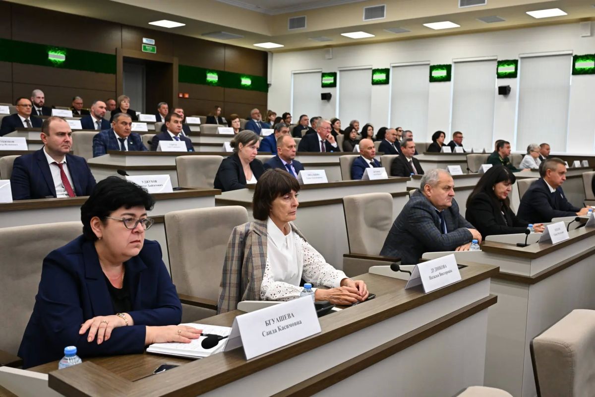 Мурат Кумпилов: На заседание Правительства мы пригласили главврачей больниц и поликлиник, руководителей медицинских учреждений Мурат Кумпилов: На заседание Правительства мы пригласили главврачей больниц и поликлиник, руководителей медицинских учреждений
