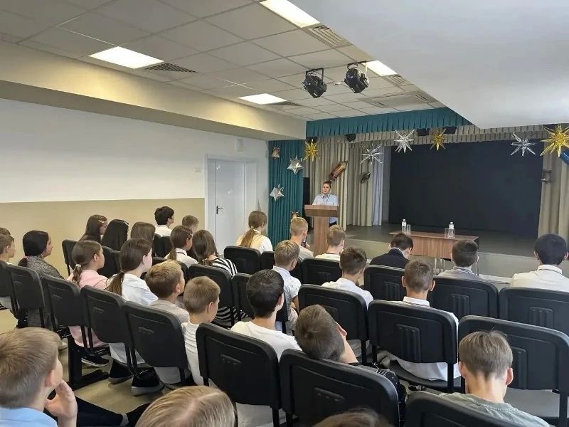 В рамках Всероссийской акции «Сообщи, где торгуют смертью» сотрудники управления по контролю за оборотом наркотиков регионального МВД побеседовали со школьниками о профилактике наркомании