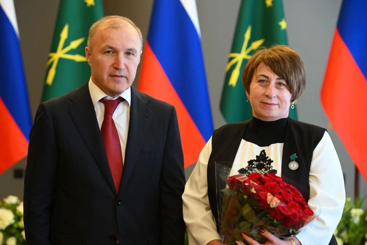 Мурат Кумпилов: Сегодня среди награждаемых – представители самых разных профессий: врачи, работники культуры и искусства, труженики производства, энергетики, строители и юристы Мурат Кумпилов: Сегодня среди награждаемых – представители самых разных профессий: врачи, работники культуры и искусства, труженики производства, энергетики, строители и юристы