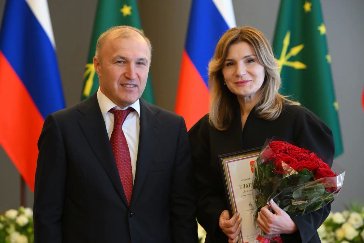 Мурат Кумпилов: Сегодня среди награждаемых – представители самых разных профессий: врачи, работники культуры и искусства, труженики производства, энергетики, строители и юристы Мурат Кумпилов: Сегодня среди награждаемых – представители самых разных профессий: врачи, работники культуры и искусства, труженики производства, энергетики, строители и юристы