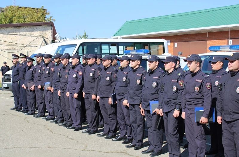 Министр внутренних дел по Республике Адыгея генерал-лейтенант полиции Алексей Кампф проверил готовность сотрудников ППСП к несению службы по охране общественного порядка