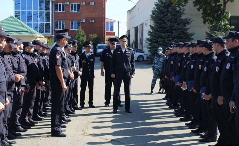Министр внутренних дел по Республике Адыгея генерал-лейтенант полиции Алексей Кампф проверил готовность сотрудников ППСП к несению службы по охране общественного порядка Министр внутренних дел по Республике Адыгея генерал-лейтенант полиции Алексей Кампф проверил готовность сотрудников ППСП к несению службы по охране общественного порядка