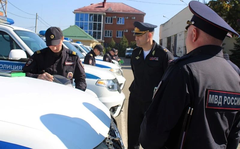 Министр внутренних дел по Республике Адыгея генерал-лейтенант полиции Алексей Кампф проверил готовность сотрудников ППСП к несению службы по охране общественного порядка Министр внутренних дел по Республике Адыгея генерал-лейтенант полиции Алексей Кампф проверил готовность сотрудников ППСП к несению службы по охране общественного порядка