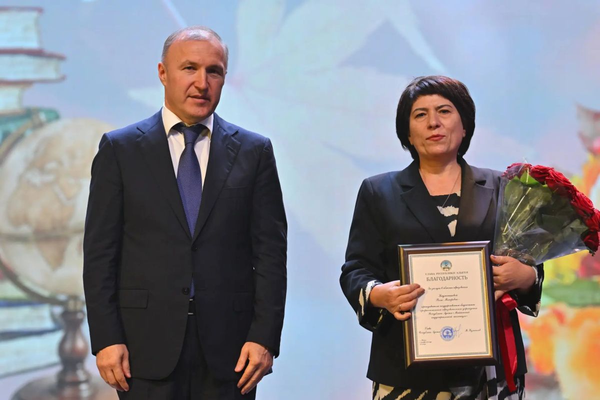 Мурат Кумпилов: От труда учителей во многом зависит, какой будет наша республика и страна завтра Мурат Кумпилов: От труда учителей во многом зависит, какой будет наша республика и страна завтра