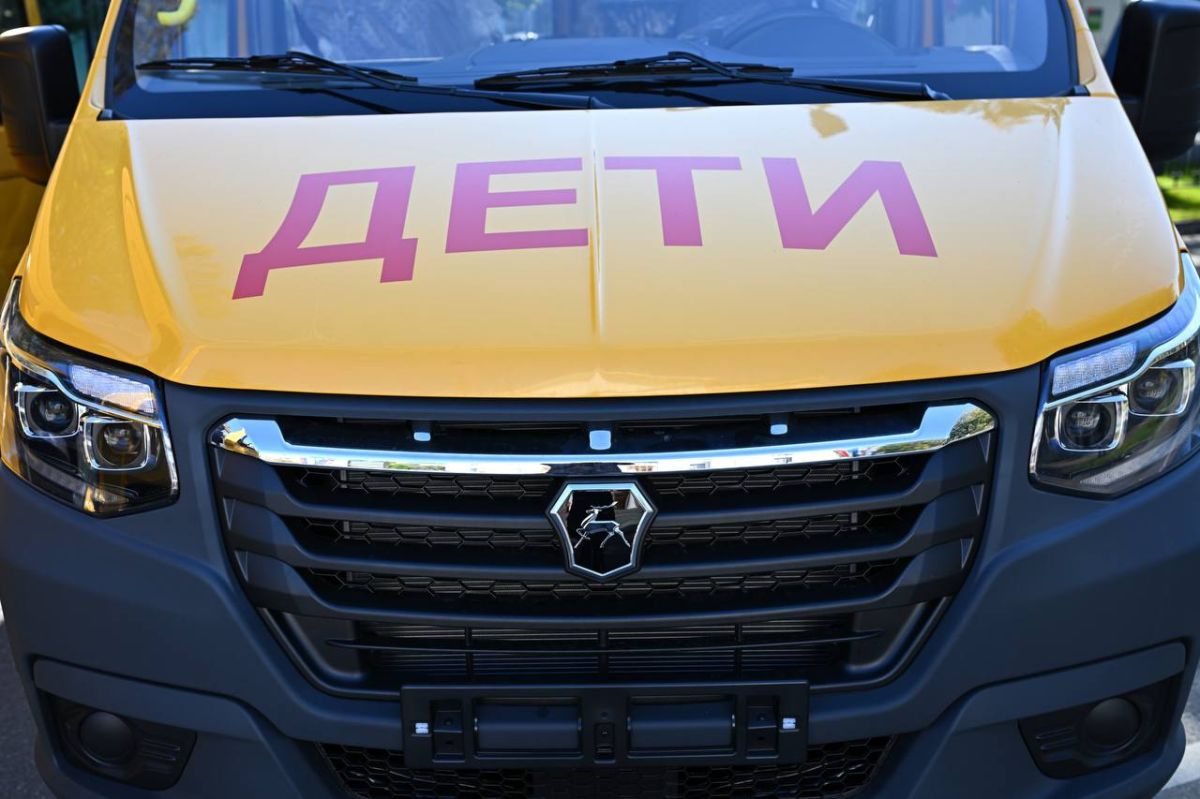 В Адыгее муниципалитетам передали 14 новых школьных автобусов В Адыгее муниципалитетам передали 14 новых школьных автобусов