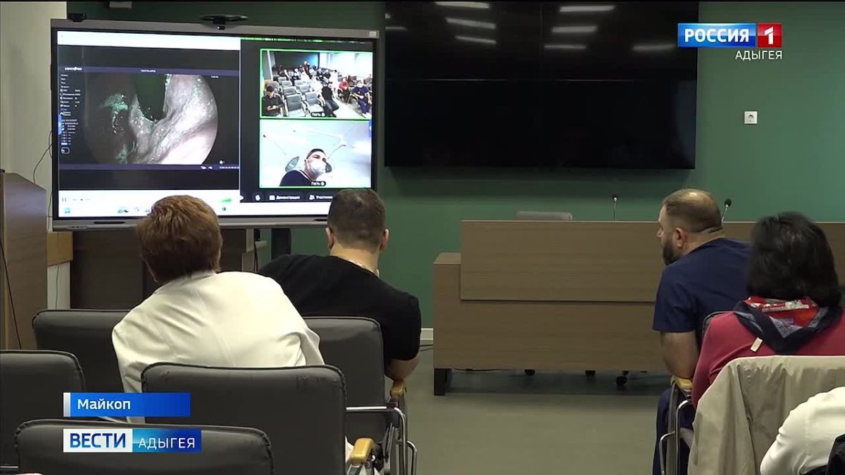 В Адыгейскую республиканскую клиническую больницу приехали ведущие медики отделения хирургии НИИ скорой помощи имени Склифосовского